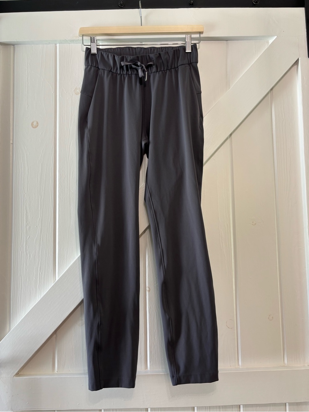 Lululemon On The Fly Gray Tapered Pants Pockets Size 2 - Picture 2 of 7
